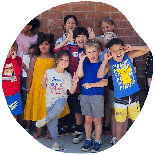 Class of students posing in a group for the photo